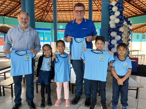 Prefeitura de Paraíso das Águas realiza entrega de novos uniformes escolares para alunos da rede municipal