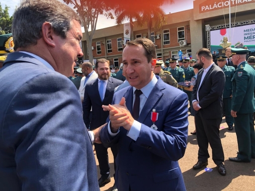 Prefeito Ivan Xixi é condecorado com Medalha da Polícia Militar de Mato Grosso do Sul